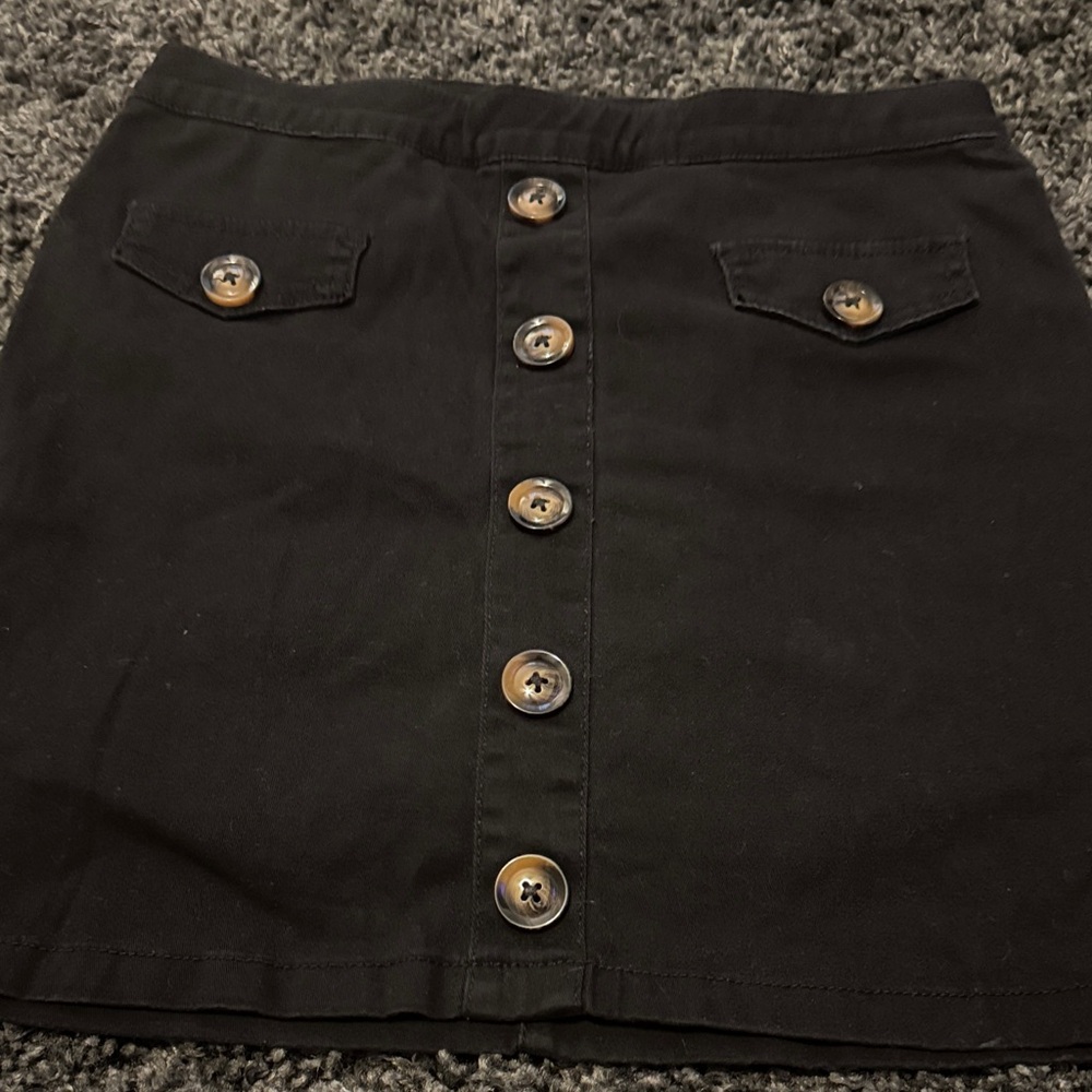 Baccini Black Skorts with Brown Buttons Elastic Waist Size Small - Picture 3 of 8